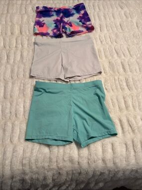 The Body Shop Girls' Multicolor Tie-Dye, White, and Aqua Stretch Shorts Set
